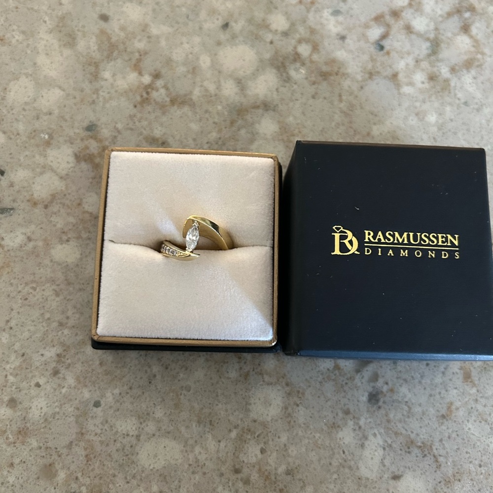 Gold Ring Set - Picture 4 of 9